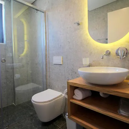 Blue Eye Hotell 4*